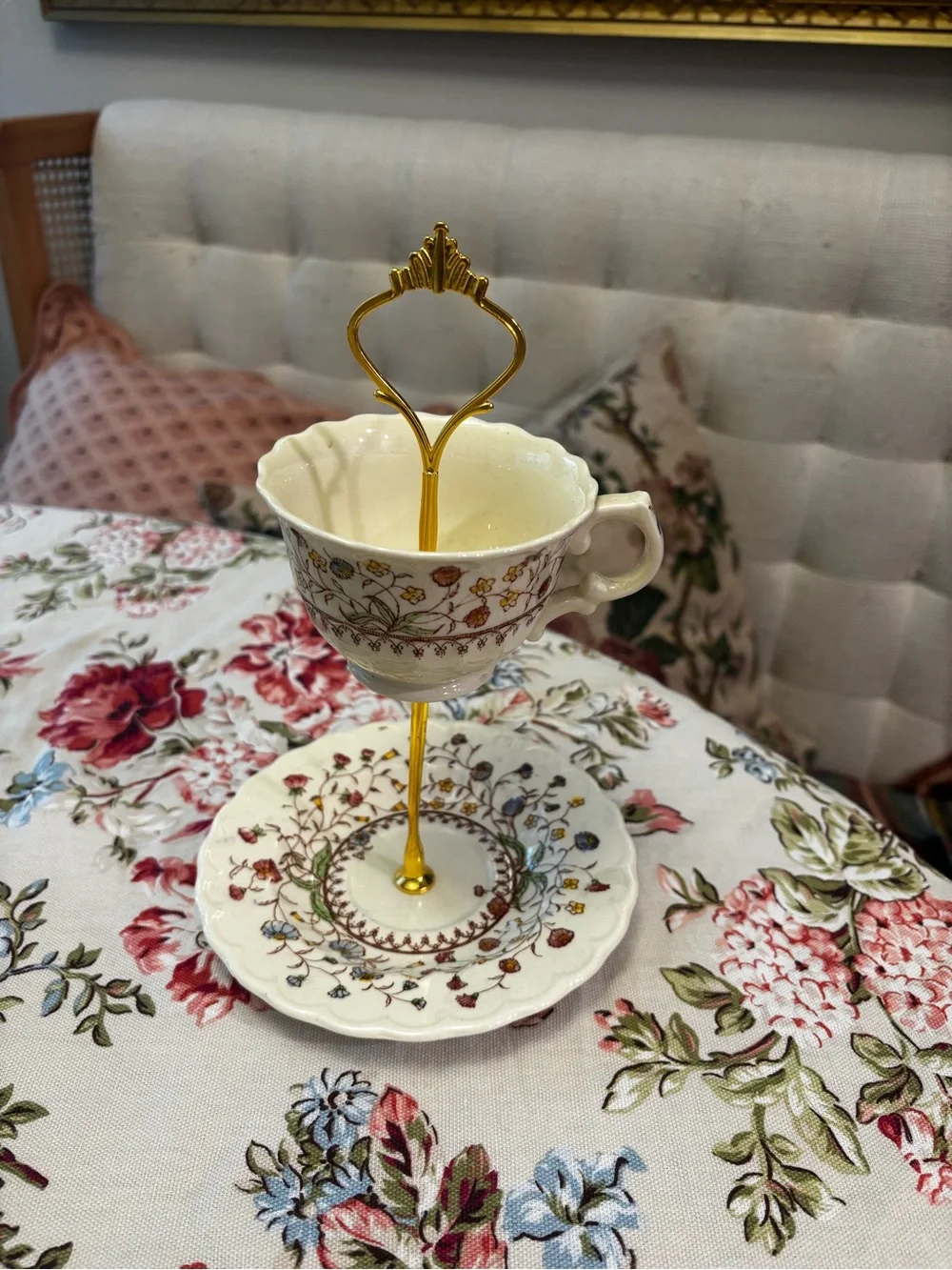 Vintage Floral Teacup Tiered Stand in White and Gold